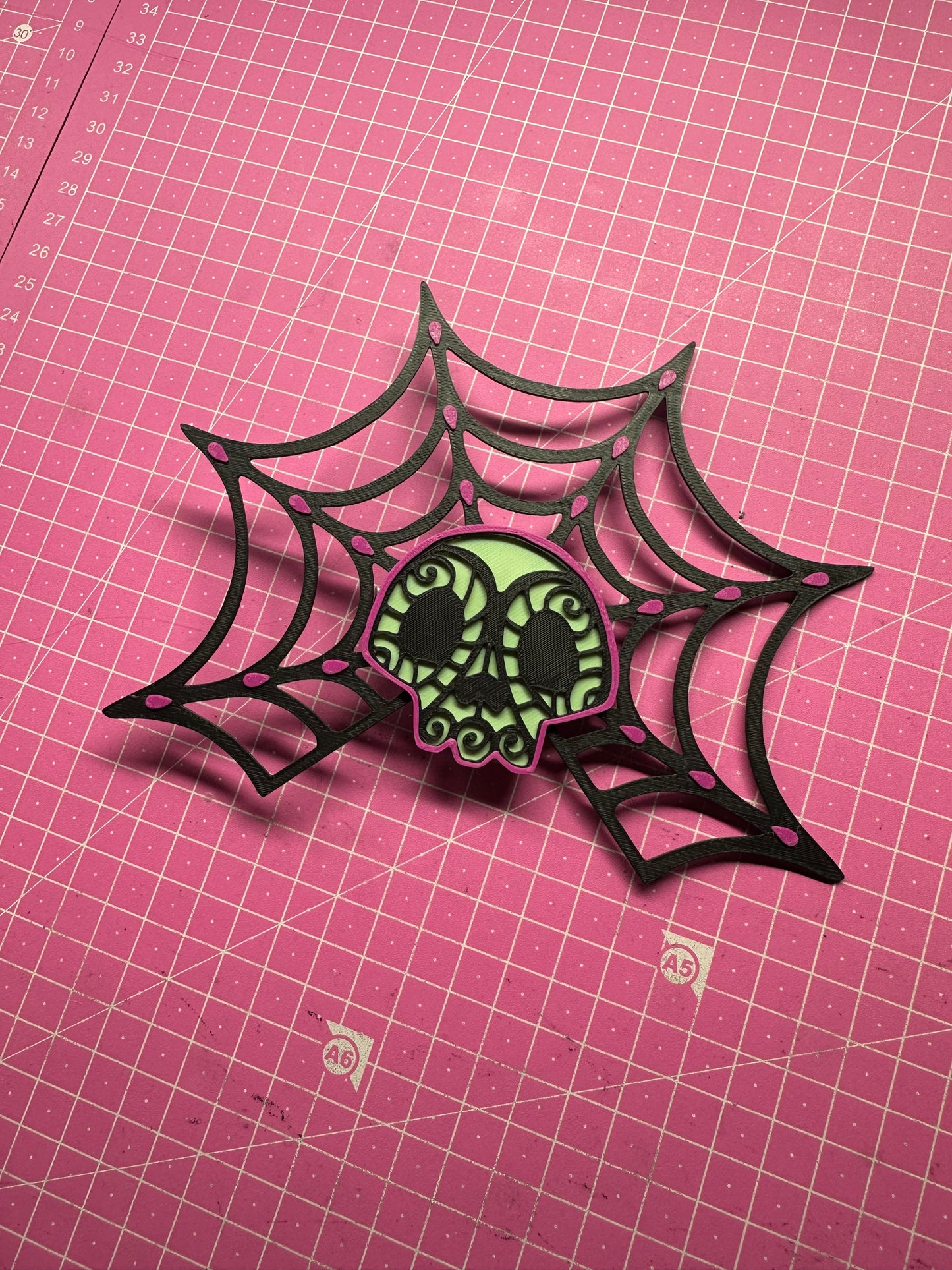 Halloween Web Hairclip – Kunstvoller Haarschmuck inspiriert vom Día de los Muertos 3D Miss Prints