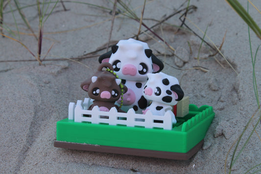 Cow Pixie mit Schlüsselanhänger – Magischer Begleiter im Kuh-Look Layers in Green