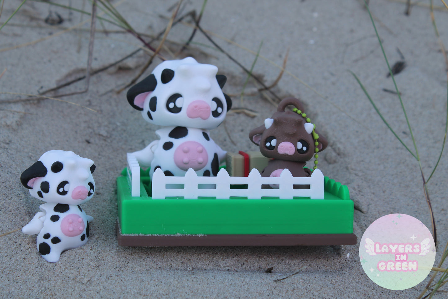 Cow Pixie mit Schlüsselanhänger – Magischer Begleiter im Kuh-Look Layers in Green