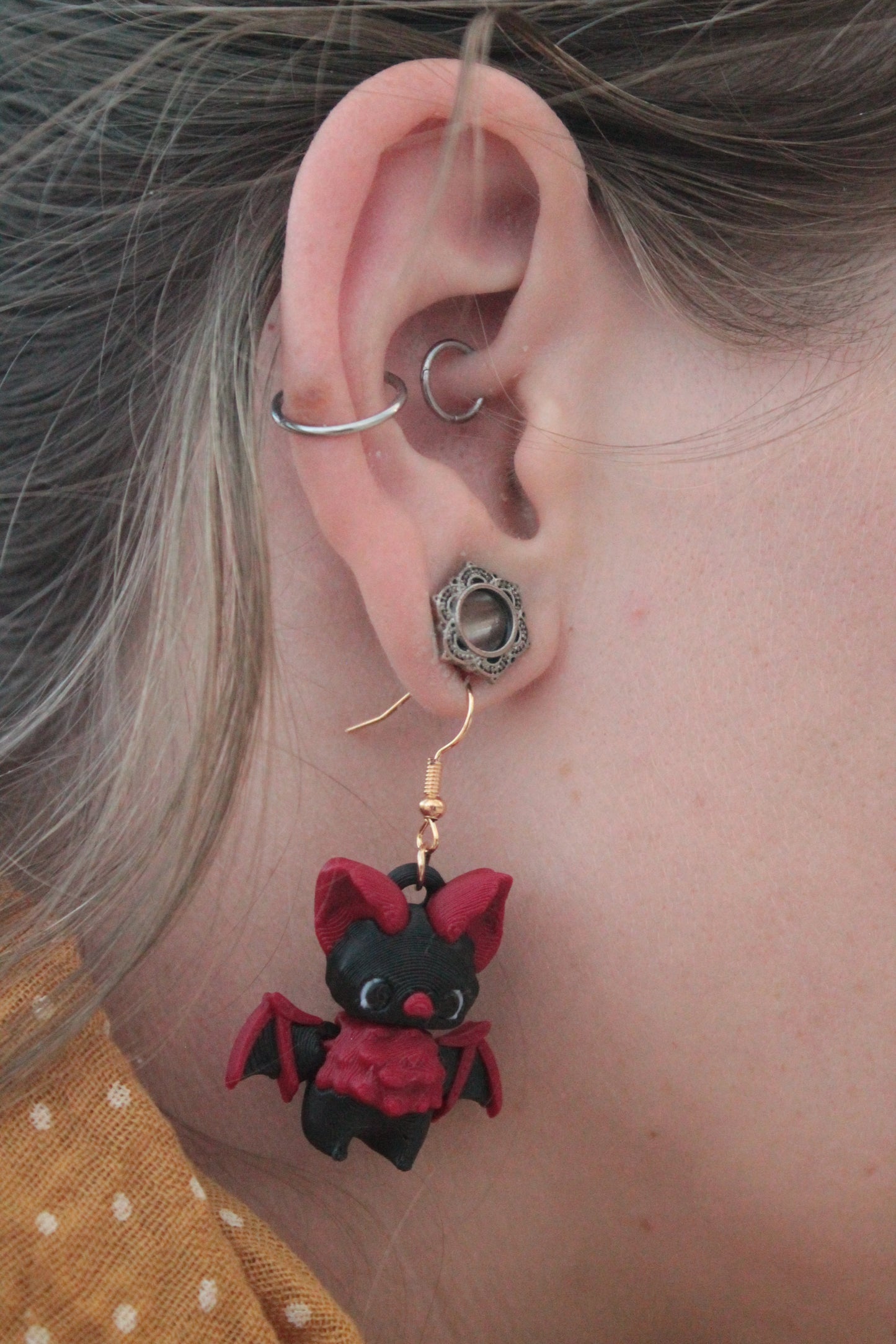 Bat Pixie Ohrringe – Mystischer Ohrschmuck mit Fledermaus-Charme Layers in Green