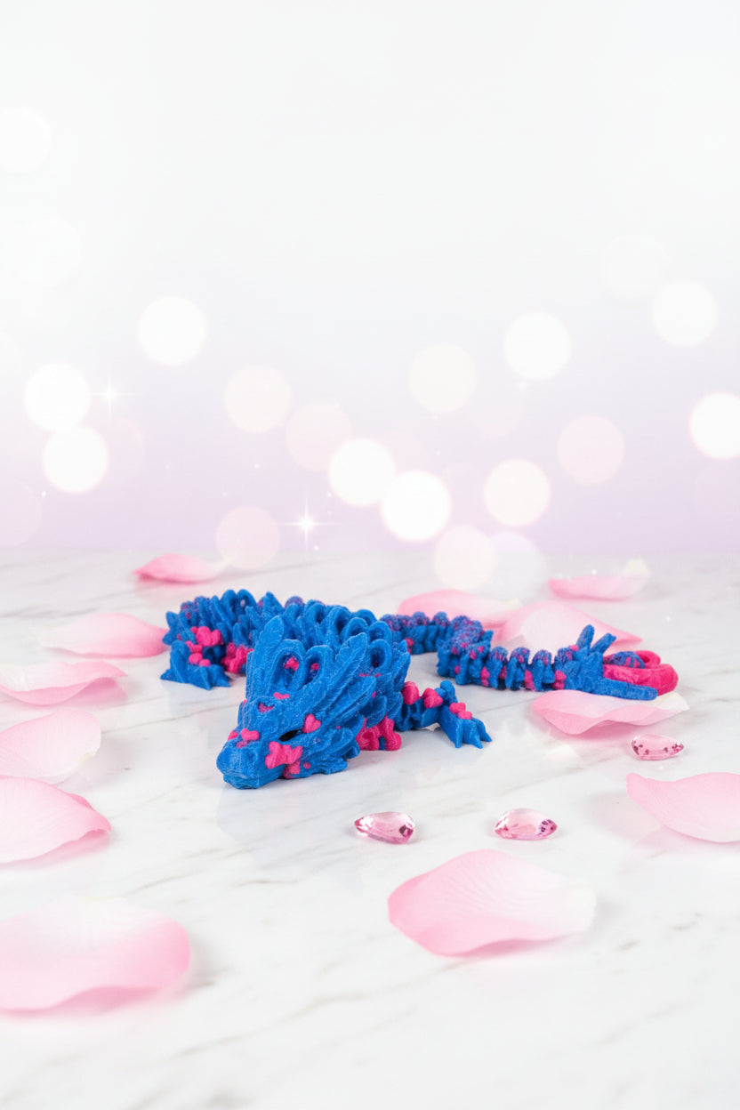 Deko-Drache Cinderwing3D, blauer Drache mit pinken Details, auf Wand