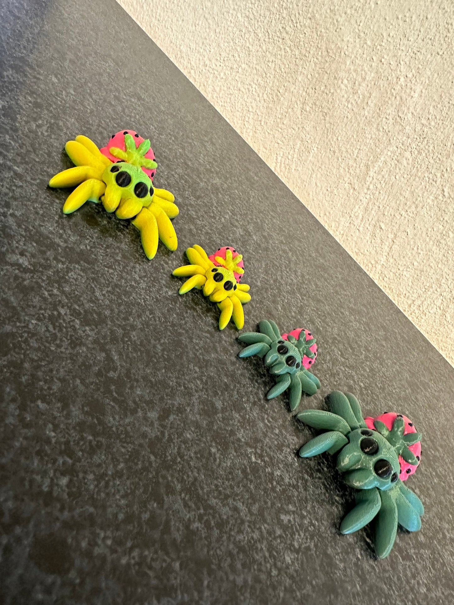 Strawberry Tiny Spider – Sommerliche Frische für Ihr Zuhause Cinderwing3D