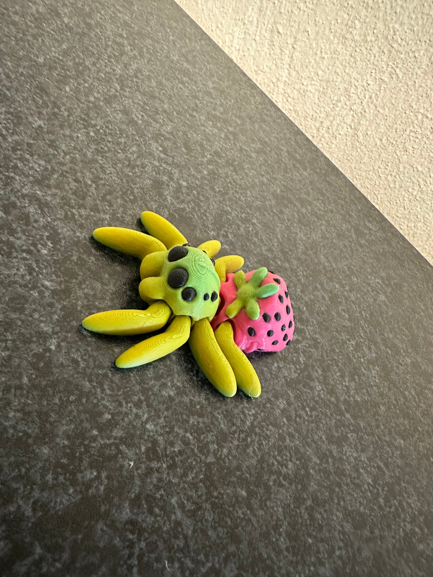 Strawberry Tiny Spider – Sommerliche Frische für Ihr Zuhause Cinderwing3D
