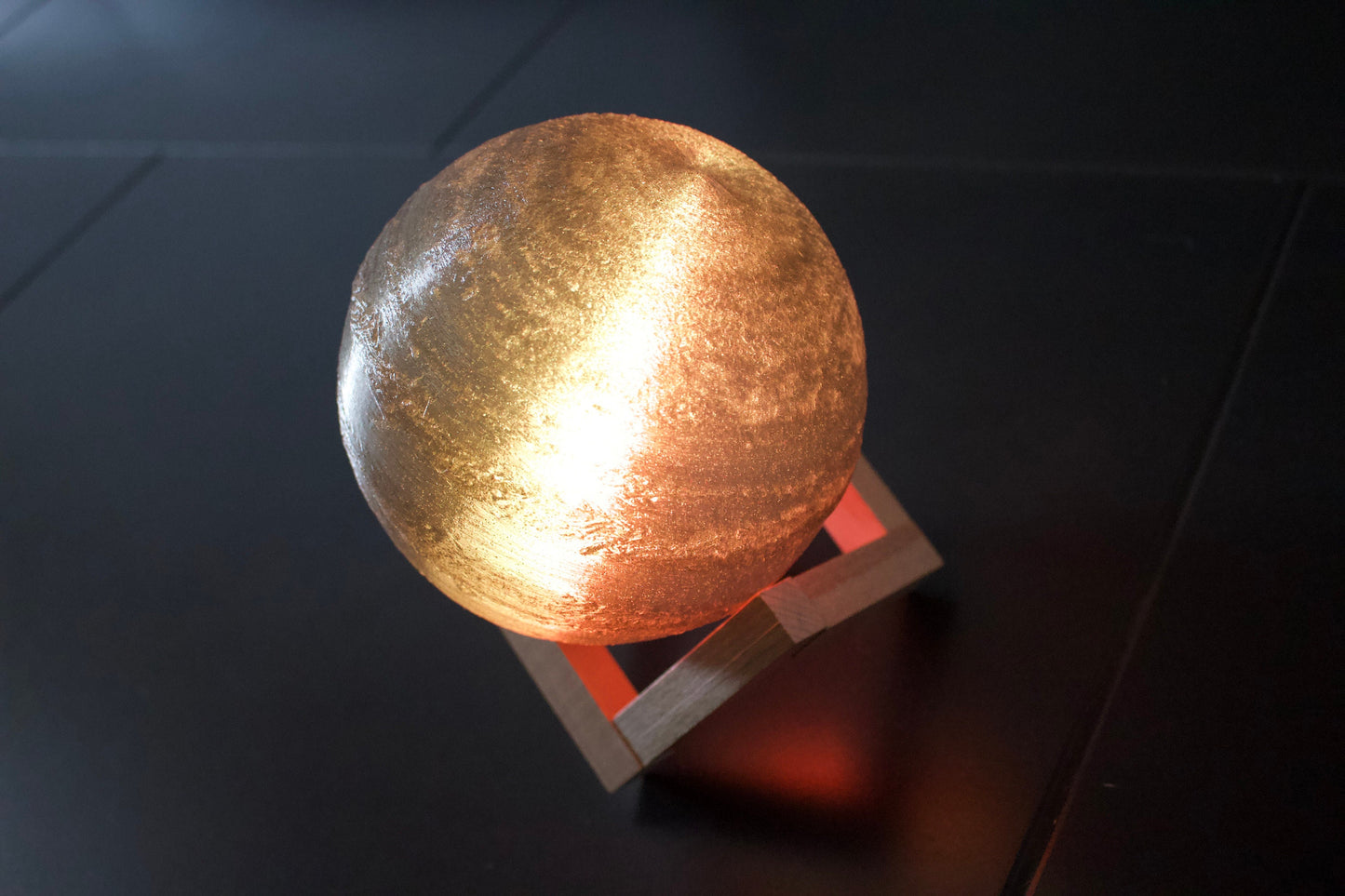Magische Planetenlampe – Dein Stück Universum für Zuhause ForgeCore