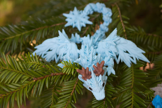 Frostflügel Baby-Drache – Magie des Winters in deiner Hand Cinderwing3D