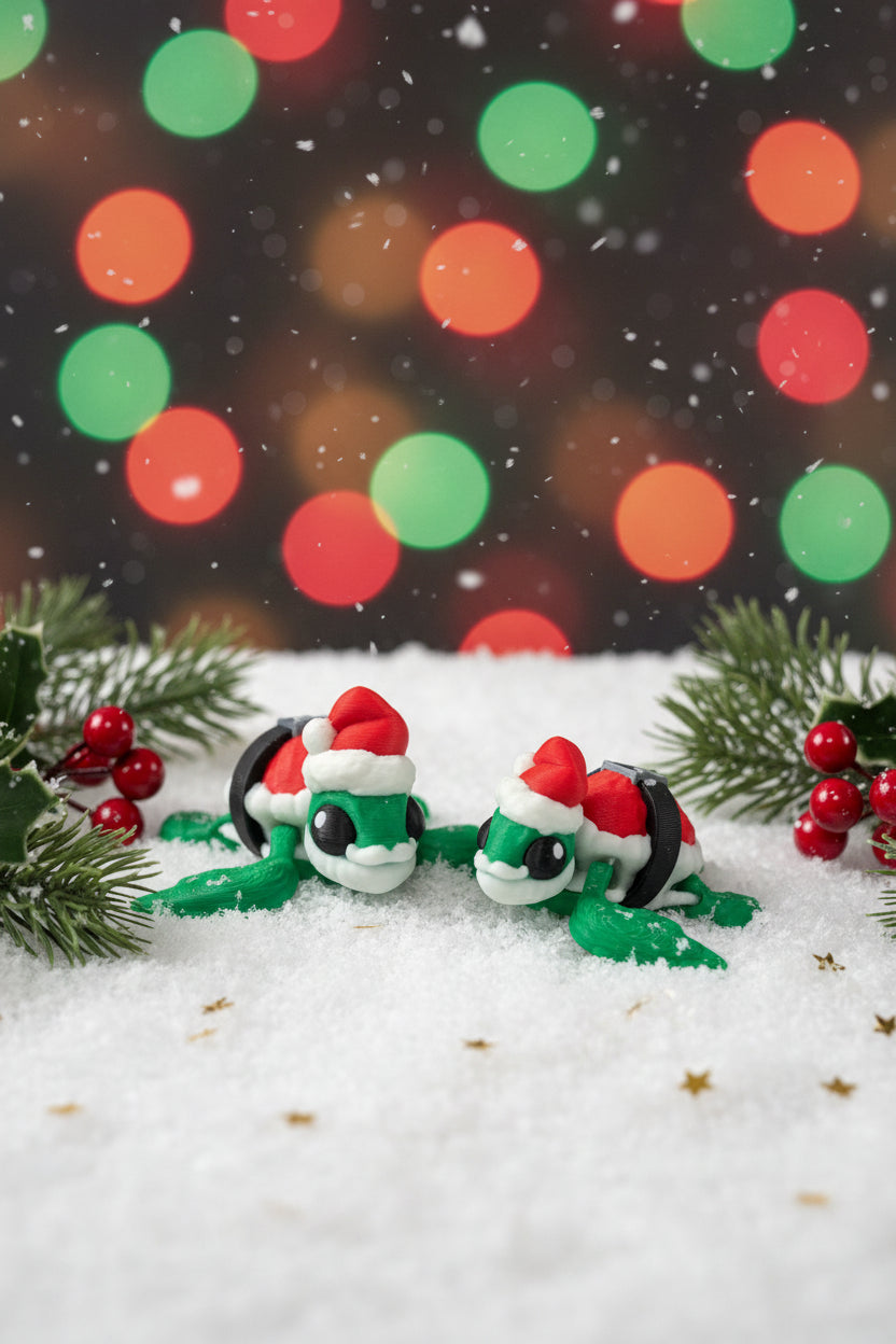 Weihnachtsschildkröten aus Plüsch, grün mit roten Mützen, auf rotem Schneidematten-Design