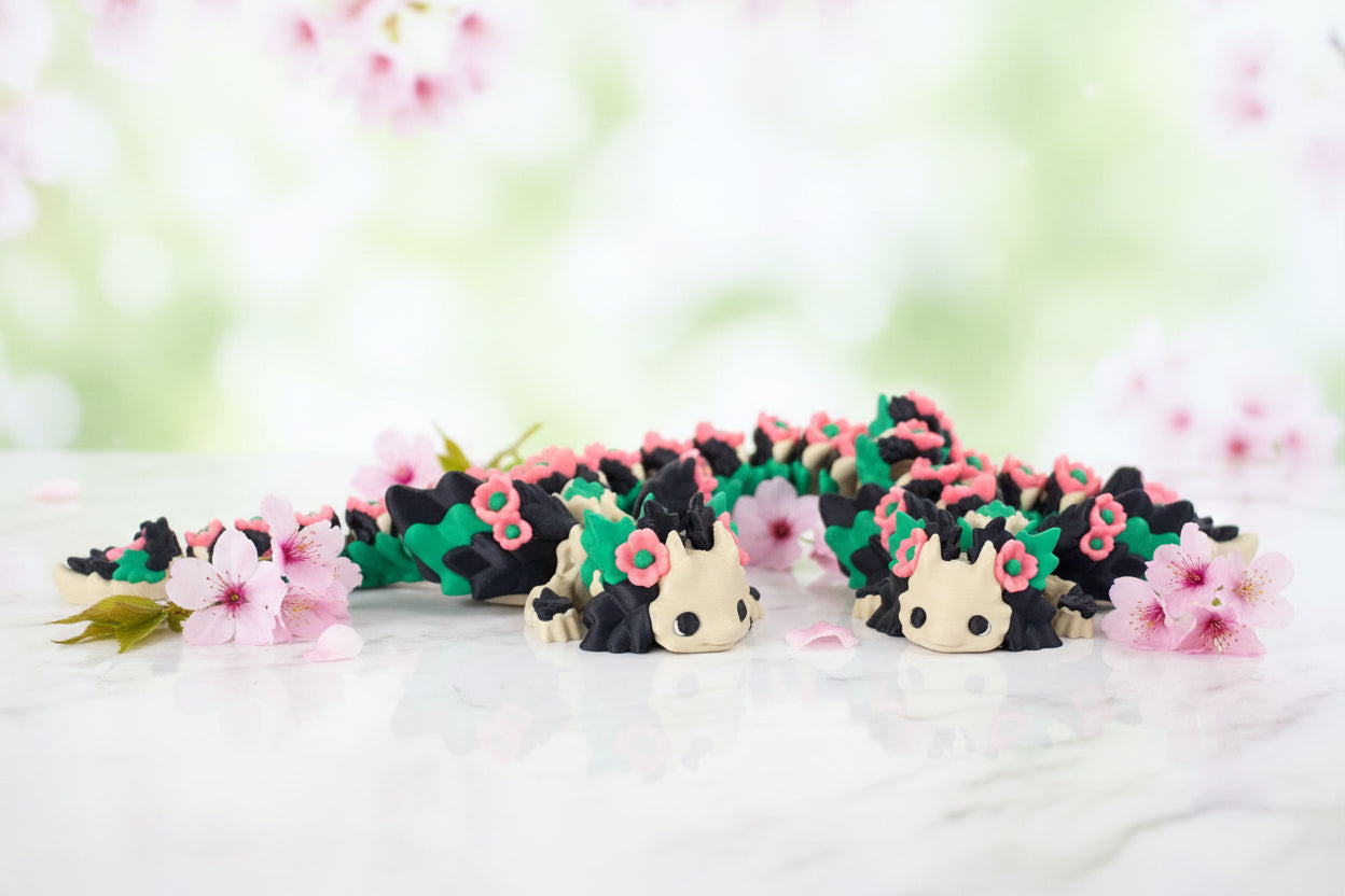 Mehrere 3D-Layer-Deko-Elemente: schwarze Figuren mit grünen und pinken Blumen, weiße Katzenköpfe.