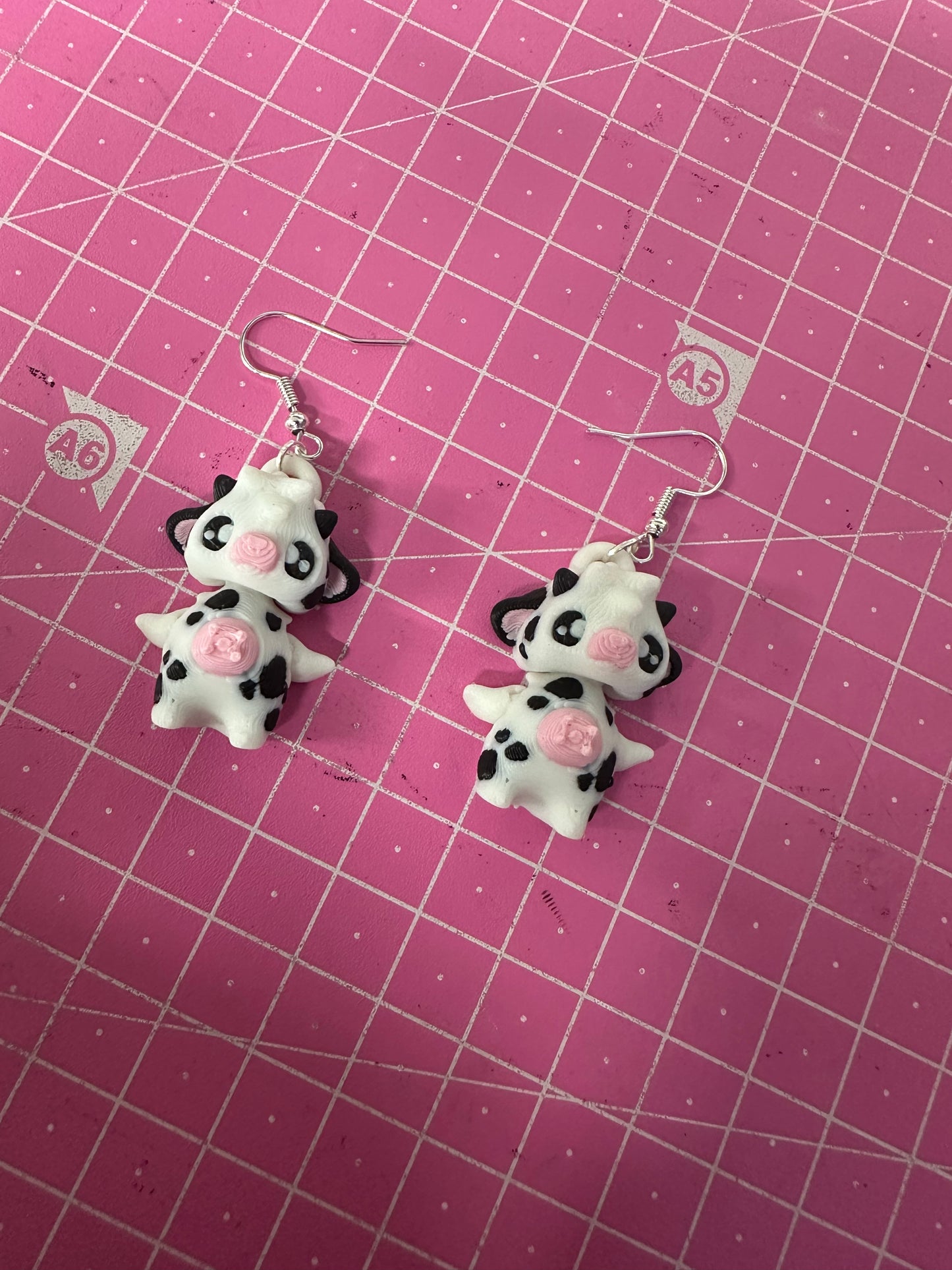 Cow Pixie Ohrringe – Magischer Ohrschmuck im Kuh-Look Layers in Green