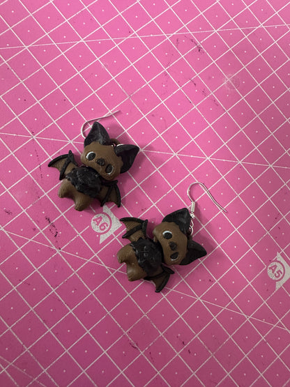 Bat Pixie Ohrringe – Mystischer Ohrschmuck mit Fledermaus-Charme Layers in Green