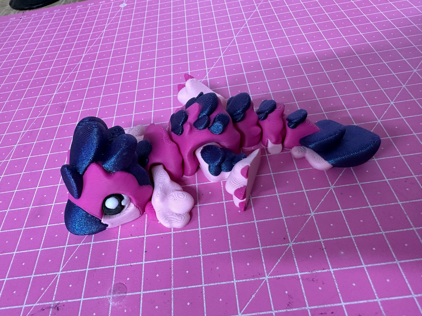 Velociraptor + Ei – Detailreiche Dinofigur für Sammler Layers in Green