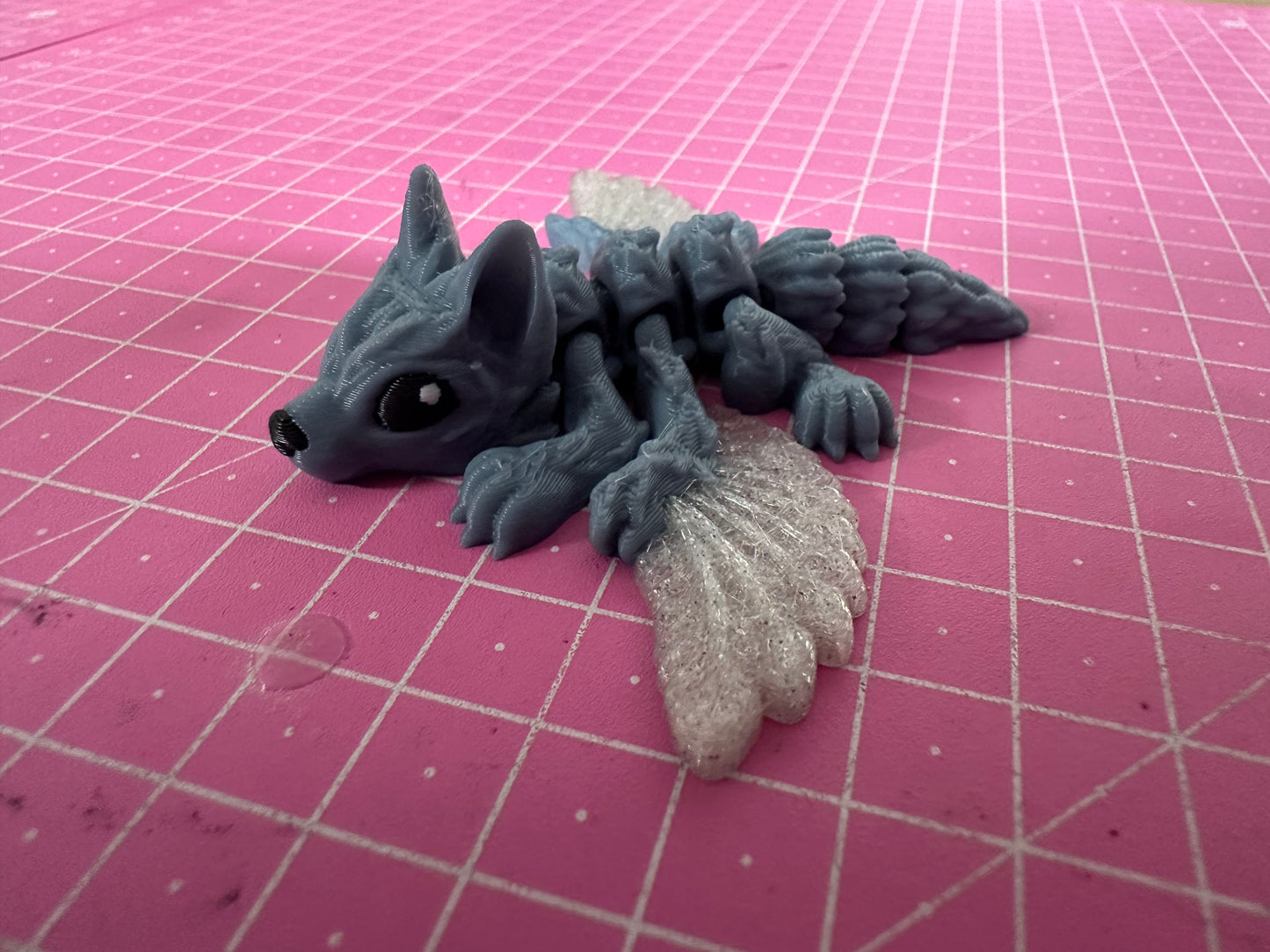 Tiny Wolf Winged – Mystische Wolfsfigur mit Flügeln Cinderwing3D