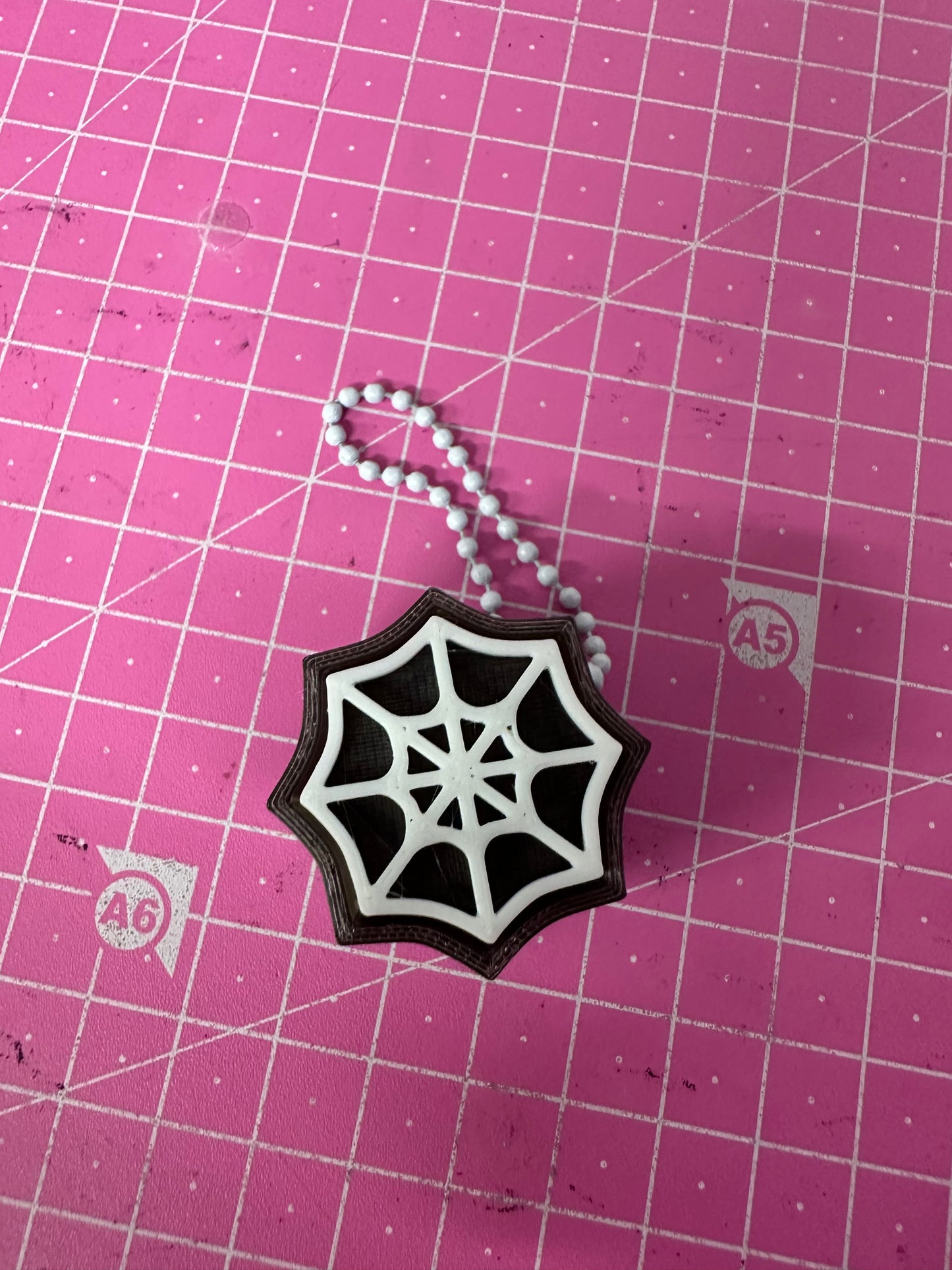 Spooki Klicker + Ghost – Niedliche Geisterfigur für Halloween Layers in Green