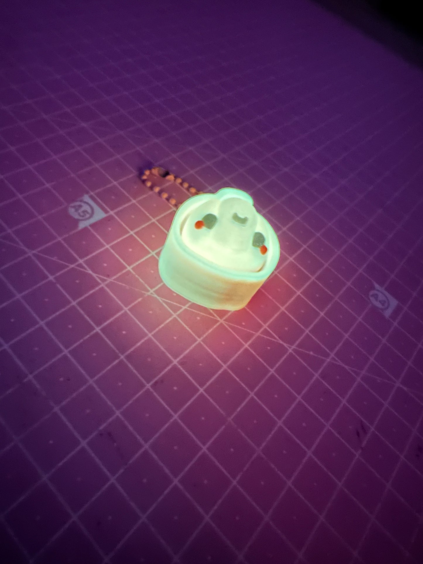 Spooki Klicker + Ghost – Niedliche Geisterfigur für Halloween Layers in Green