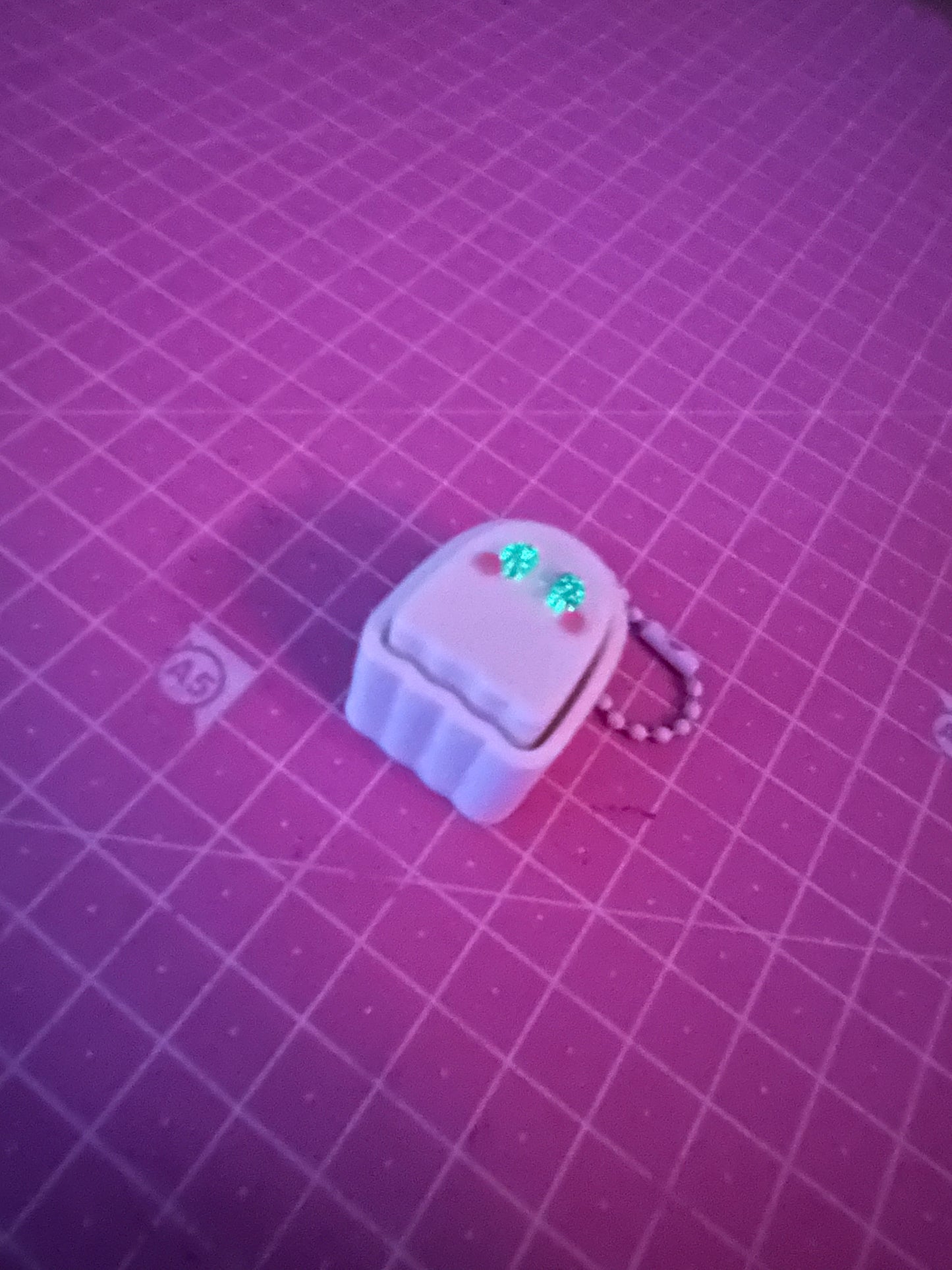 Spooki Klicker + Ghost – Niedliche Geisterfigur für Halloween Layers in Green