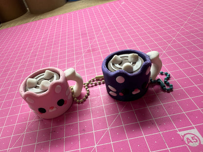 Kitty Mug Klicker – Süße Dessert-Magie im Mini-Format Layers in Green