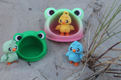 Goose Pixie mit Schlüsselanhänger & Frosch Aufbewahrung – Fantasie trifft Funktion Layers in Green