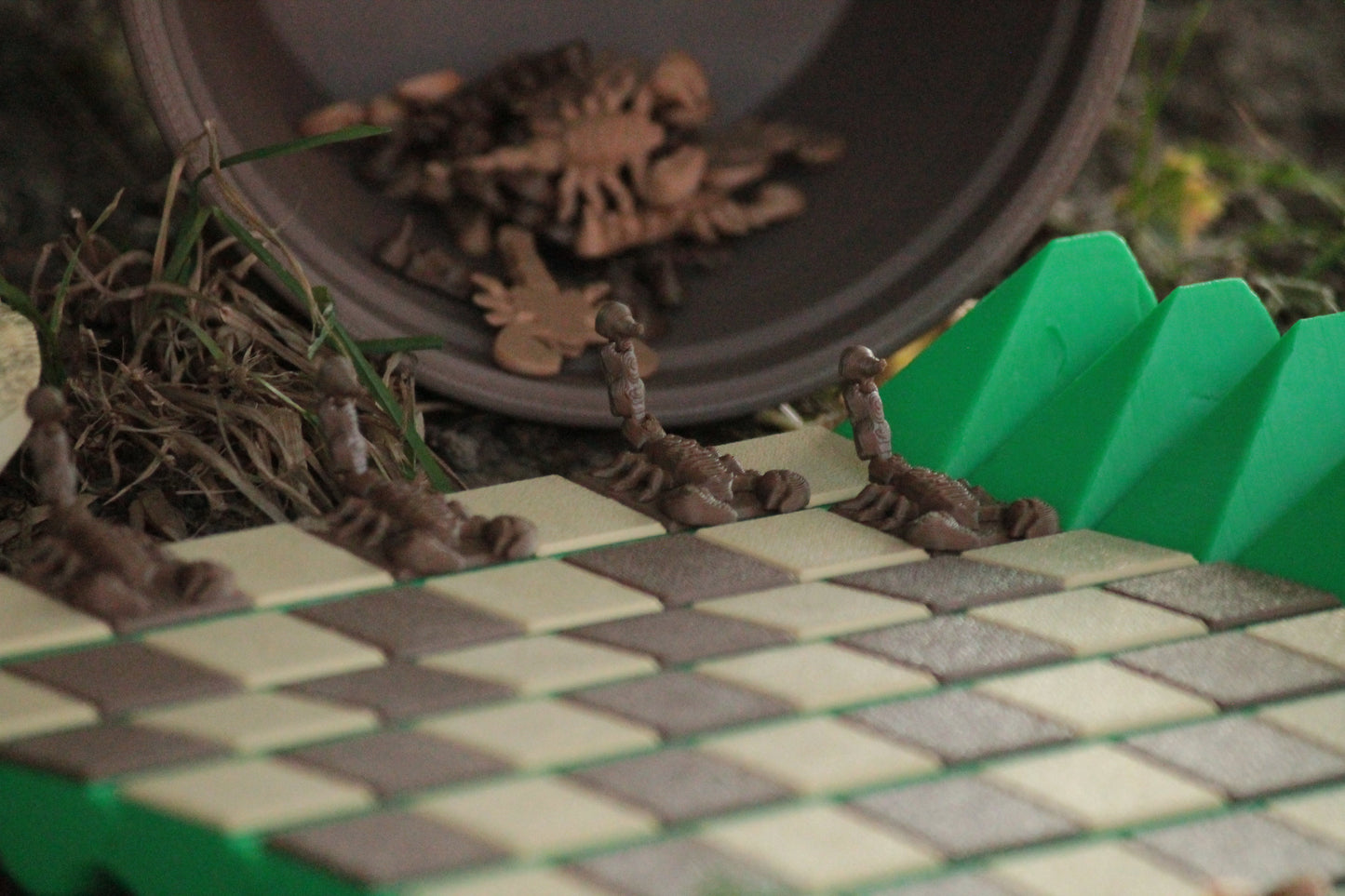 Cackti Chess Set + Damenfiguren & Aufbewahrung – Einzigartiges Fantasy-Schach ForgeCore