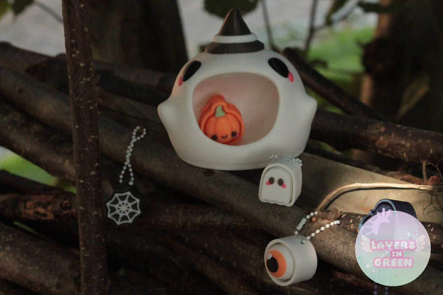 Spooki Klicker + Ghost – Niedliche Geisterfigur für Halloween Layers in Green