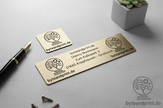 ABS-Beschriftungsbogen mit gravierten Schildern, goldfarben mit dunkler Schrift