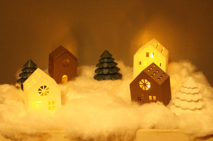 Winter Village – Ein gemütliches Miniaturdorf mit Bäumen Layers in Green