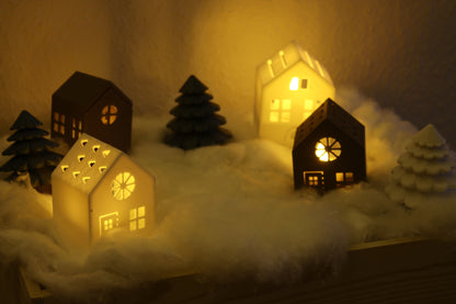 Winter Village – Ein gemütliches Miniaturdorf mit Bäumen Layers in Green