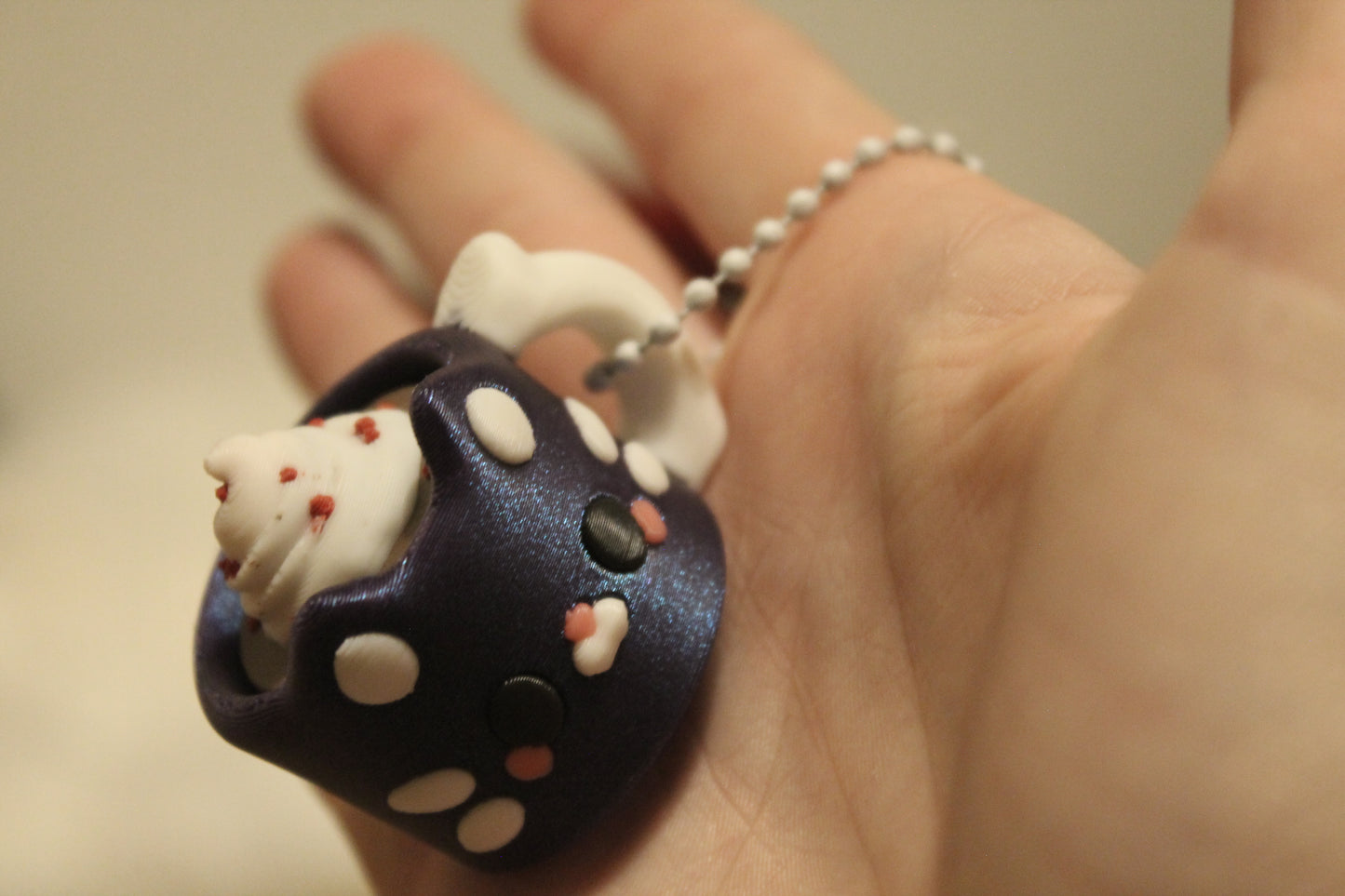 Kitty Mug Klicker – Süße Dessert-Magie im Mini-Format Layers in Green