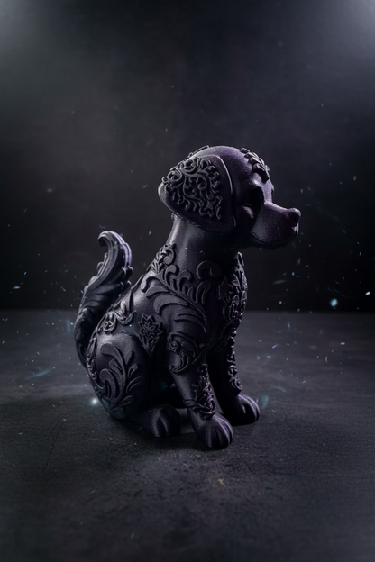 Schwarzes Hunde-Ornament als Dalmatiner-Figur, seitlich, geprägte Ornamente auf Rücken und Kopf