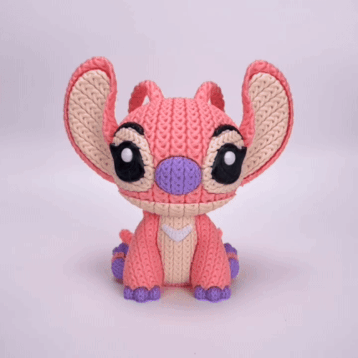 Knitted Pink Alien Companion – Cozy Sci-Fi Fanart Figur Whale 3D Studio