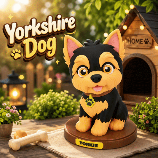 Yorkshire-Terrier Strickfigur mit 3D-Optik, schwarz-gelbes Fell, auf runder Basis mit Namensschild