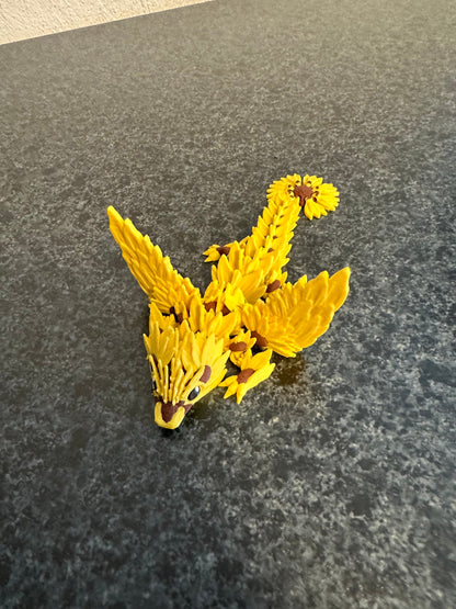 Sommerfreude in ihrer schönsten Form – der Sommer Sonnenblumen Drache mit Flügeln Cinderwing3D