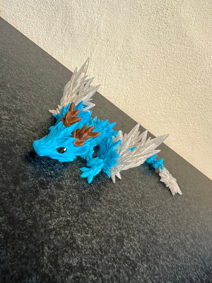 Frostflügel Baby-Drache – Magie des Winters in deiner Hand Cinderwing3D