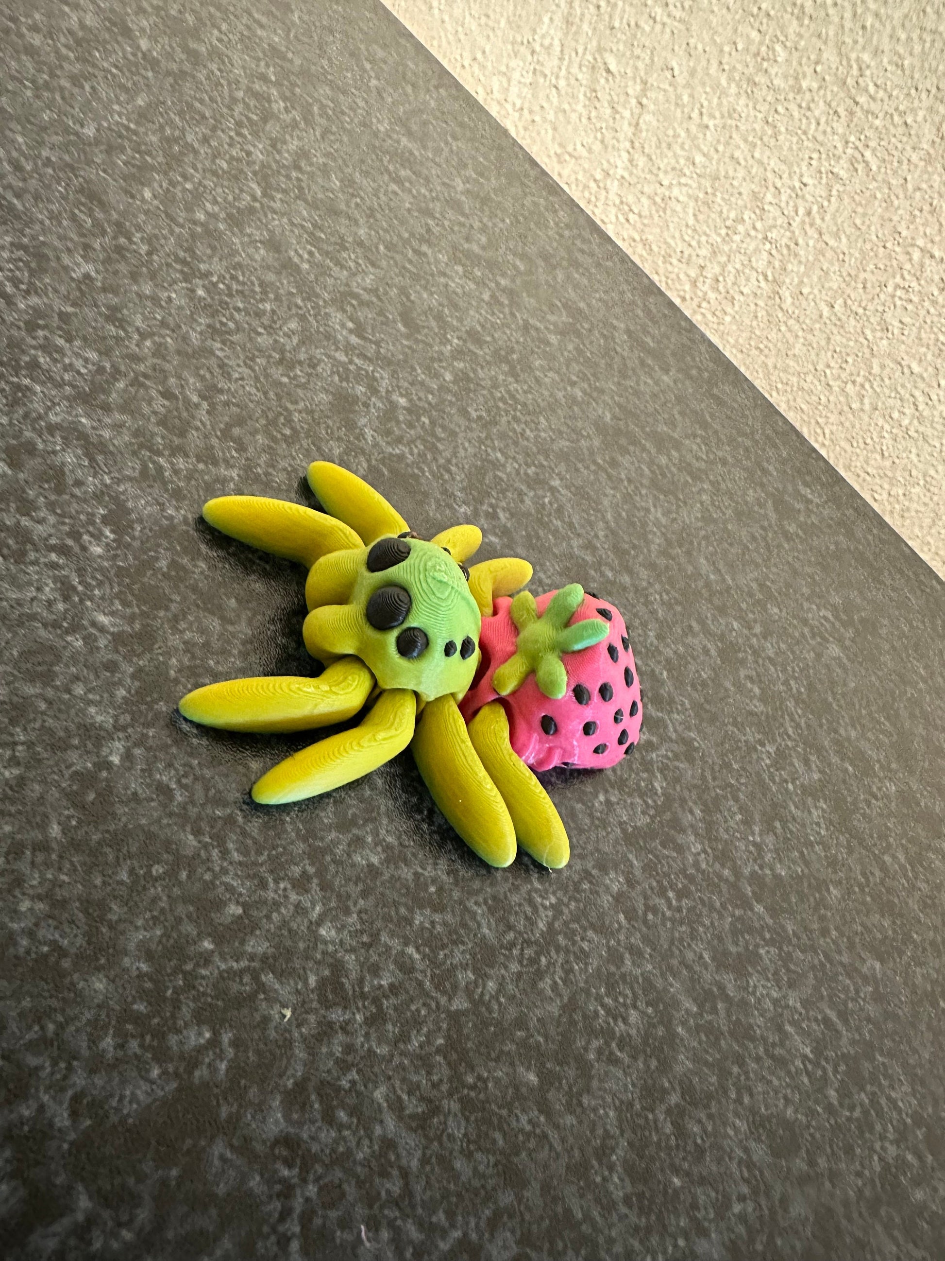 Strawberry Tiny Spider – Sommerliche Frische für Ihr Zuhause Cinderwing3D