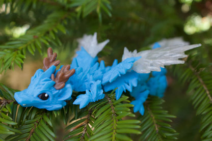 Frostflügel Baby-Drache – Magie des Winters in deiner Hand Cinderwing3D