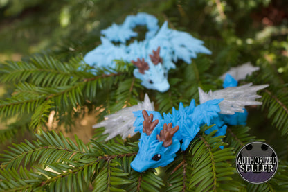 Frostflügel Baby-Drache – Magie des Winters in deiner Hand Cinderwing3D