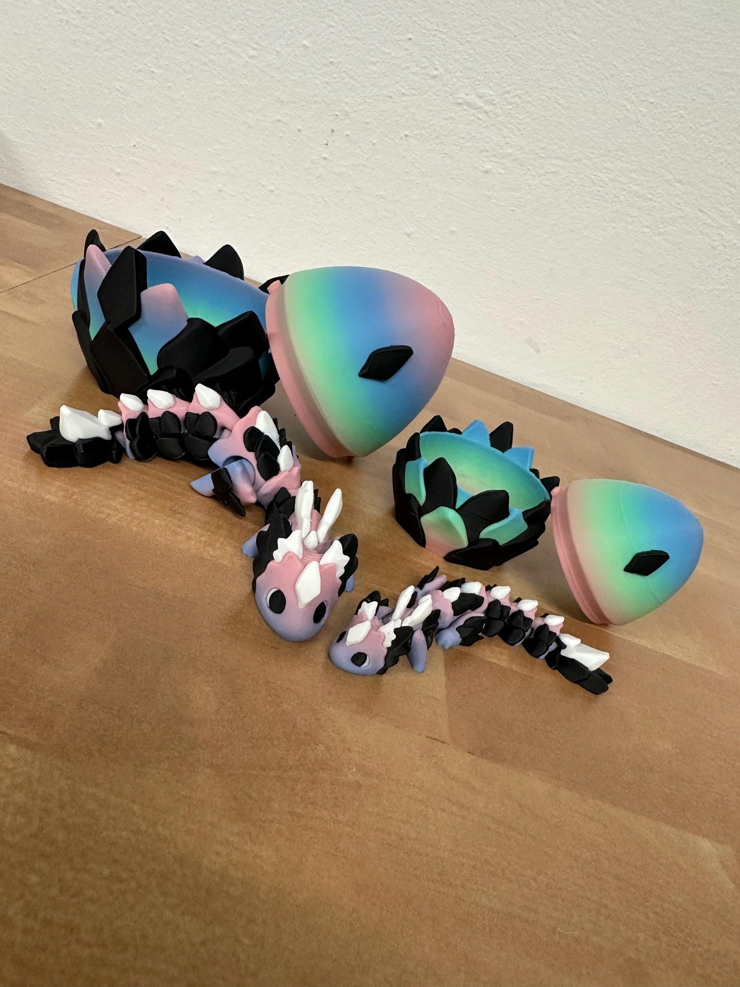 Baby Rubicuro Dragon – Magie und Eleganz in einem kleinen Kunstwerk Layers in Green