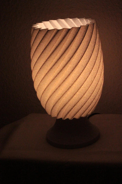 Design Stehlampe – Ein kunstvolles Lichtobjekt IT Dienstleistungen