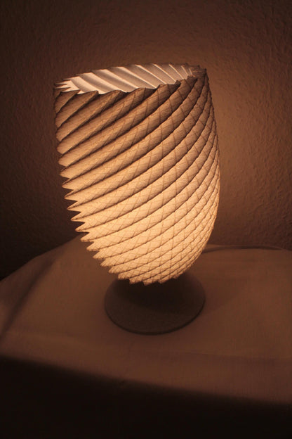 Design Stehlampe – Ein kunstvolles Lichtobjekt IT Dienstleistungen