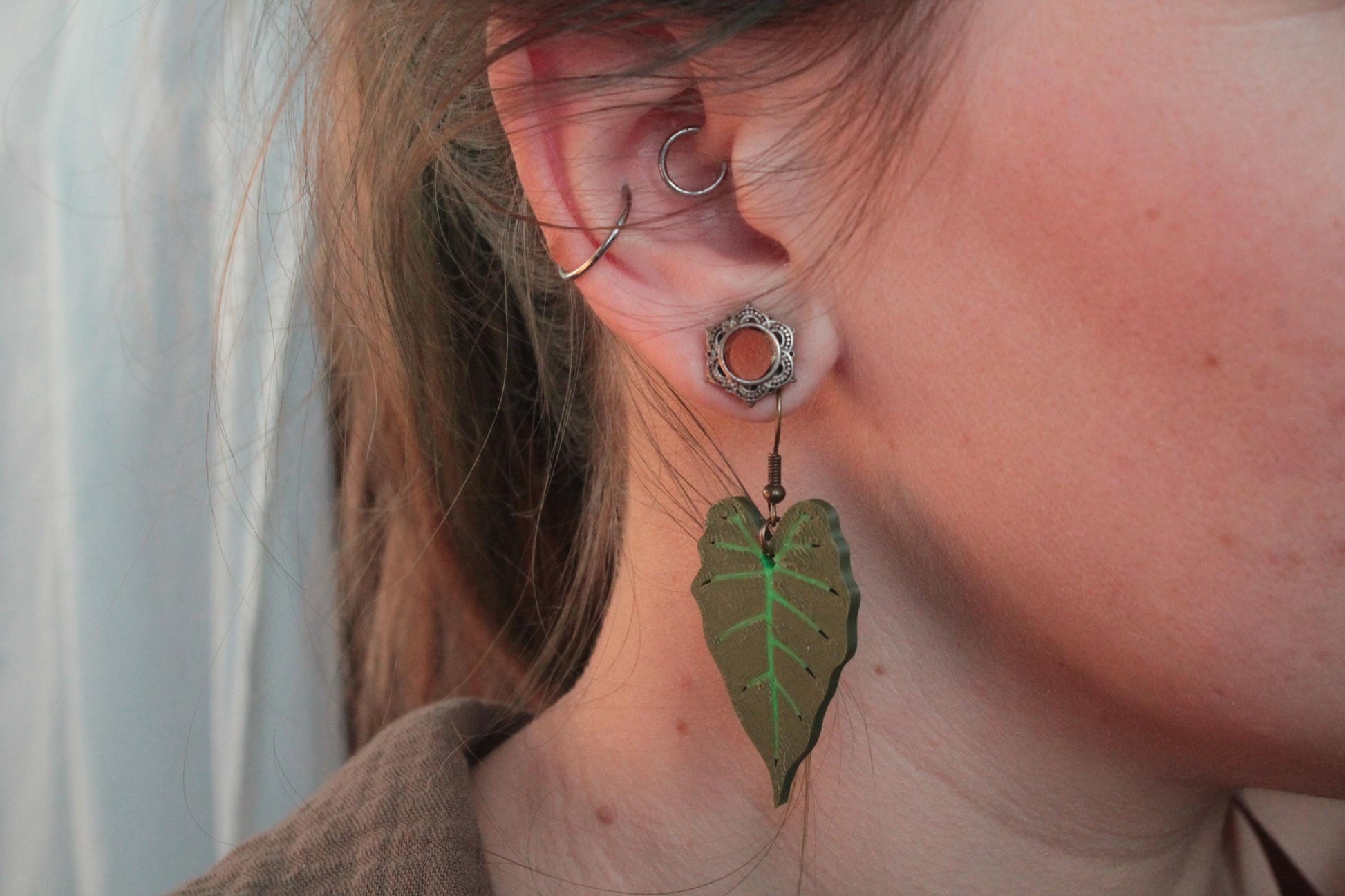 Zauberhafte Blätter-Ohrringe – Natürliche Eleganz für deinen Look ForgeCore