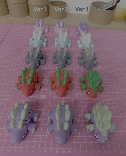 Stego mit Ei – Dino-Liebe trifft Nestwärme Layers in Green