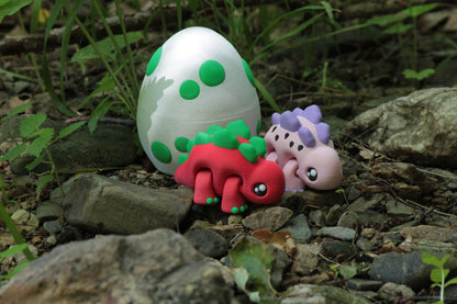 Stego mit Ei – Dino-Liebe trifft Nestwärme Layers in Green