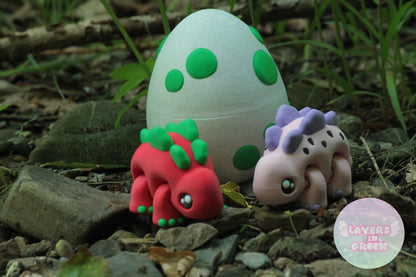 Stego mit Ei – Dino-Liebe trifft Nestwärme Layers in Green