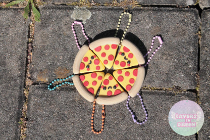 Pizza-Schlüsselanhänger Set – 6 Stück zum Teilen & Sammeln Layers in Green
